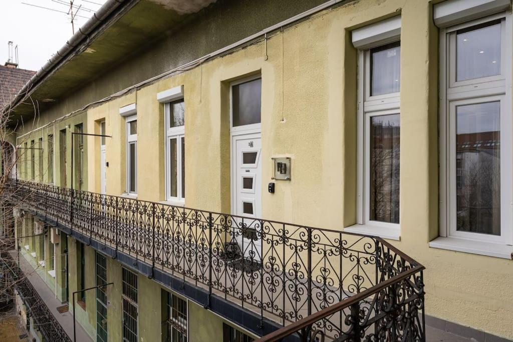 Peppy Home Of Harmony Budapest Exterior photo